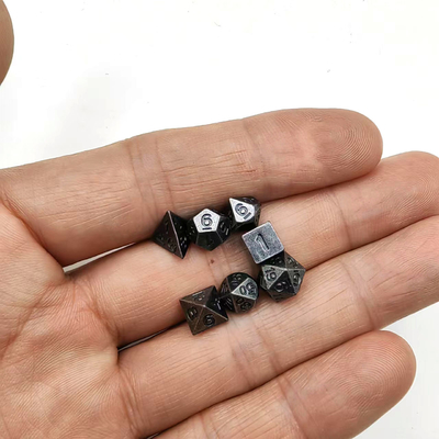 بازی RPG Dungeons And Dragons با اندازه کوچک و سبک