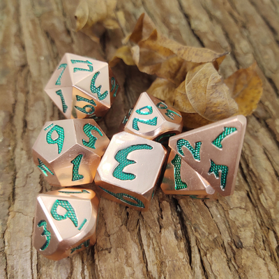 تاس چند وجهی مسی سبز فلزی کاربردی Vintage Nice Dice Set برای بازی DND Neat Sharp Edges