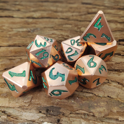 تاس چند وجهی مسی سبز فلزی کاربردی Vintage Nice Dice Set برای بازی DND Neat Sharp Edges