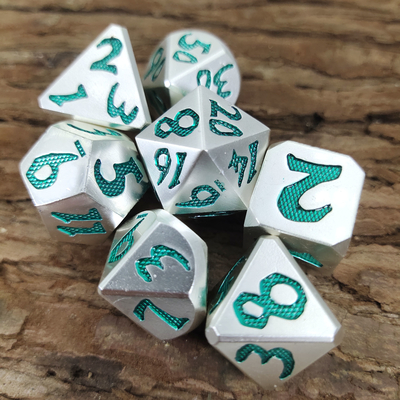 تاس Rpg لبه تاس Rpg تاس چندوجهی بی بو فلزی نقره ای سبز تیز سبک وزن