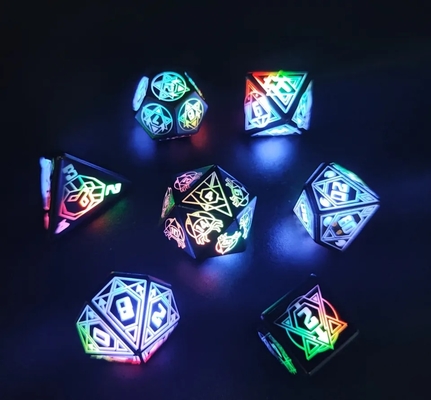 روشن کردن DND Dice قابل شارژ مجدد با جعبه شارژ 7 PCS LED Electronic Dice For Tabletop